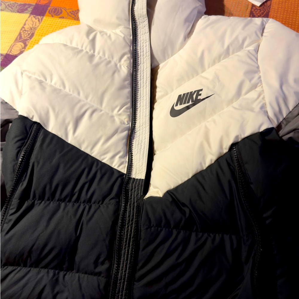 Nike Puffer Jacket - Black and White XS